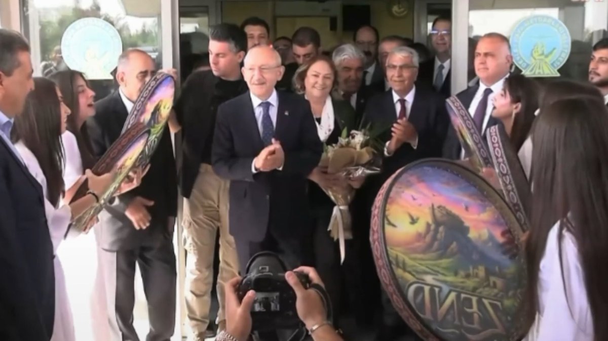 Kemal Kılıçdaroğlu, Şırnak ziyareti kapsamında havalimanında böyle karşılandı.