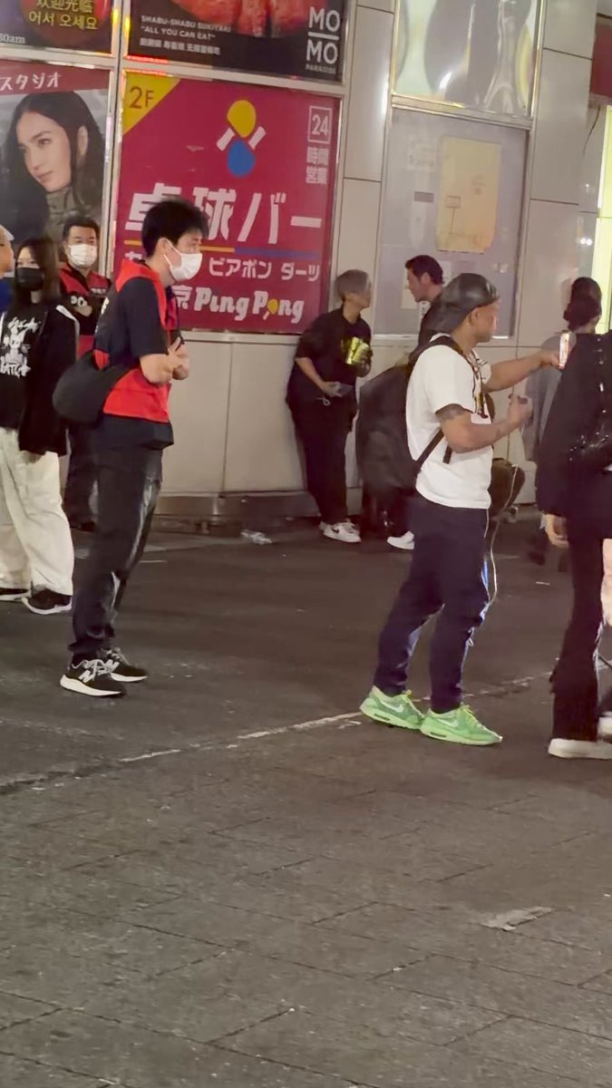 瓜田夫婦を殺害予告したとかしないとか噂があったので 瓜田さんのボランティア活動を守るボランティアへ 相変わらず迷惑系おじさん達いました。 まぁ 瓜田さんに相手にされなかったのでよかったですね 警察に注意されながらも配信している老害達 お前達 配信に夢中過ぎてどんな距離でも気づかないのな 笑