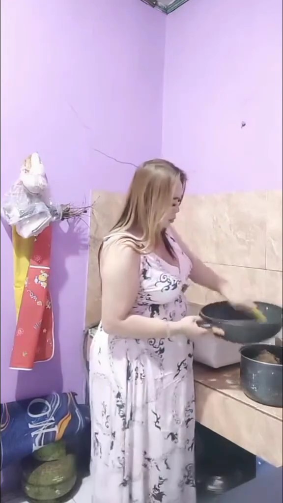 Bunda semok lgi masak