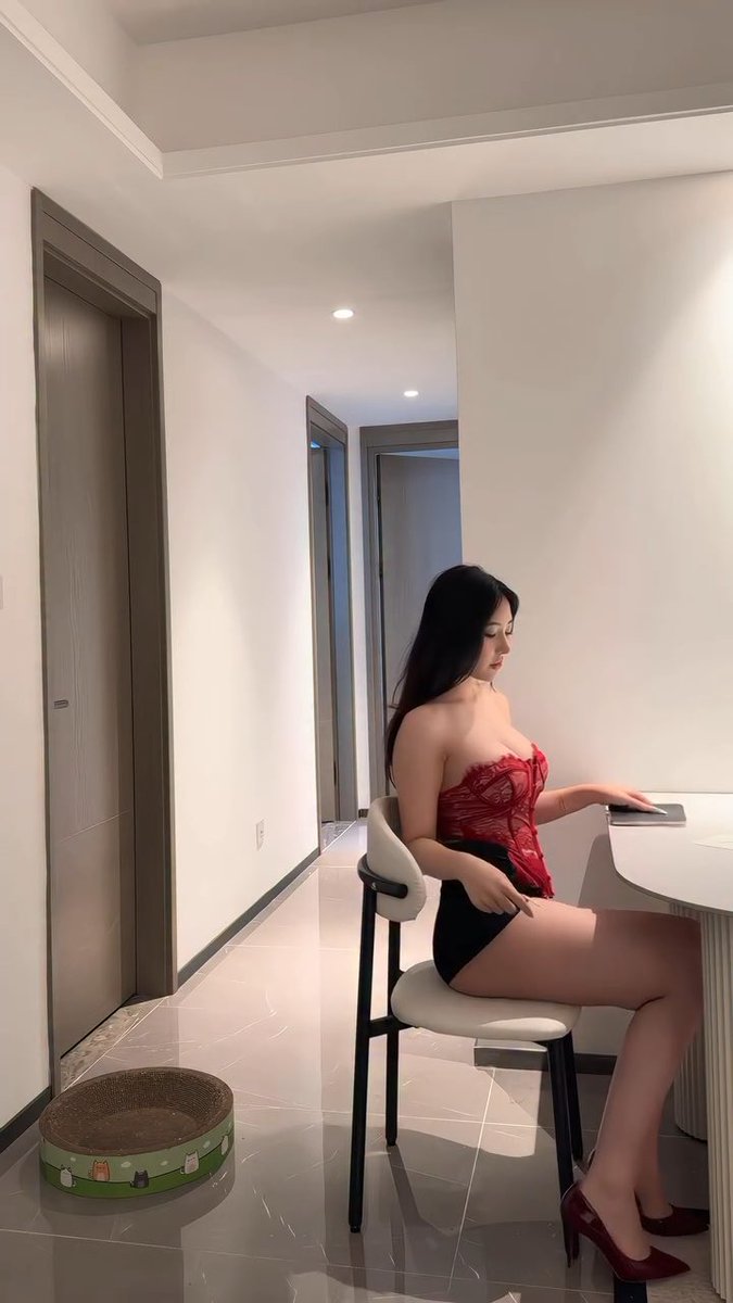 好久没自慰了随便玩一下就高潮了…现在好想把湿淋淋的穴掰给主人看,把他的手塞进去让他狠命操我,把我翻来覆去地玩…#反差 #母狗 #女大