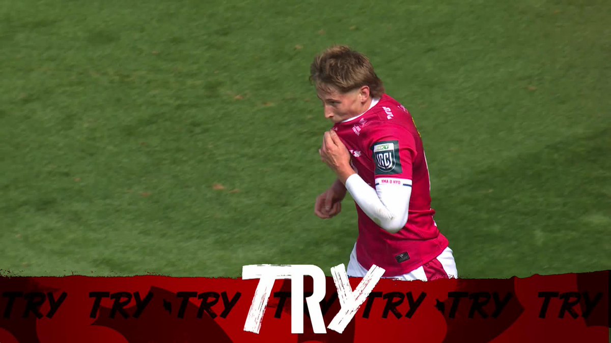 That's just sensational from Macs Page ๐ He sets up Ellis Mee who brings Scarlets Rugby within two points ๐ด