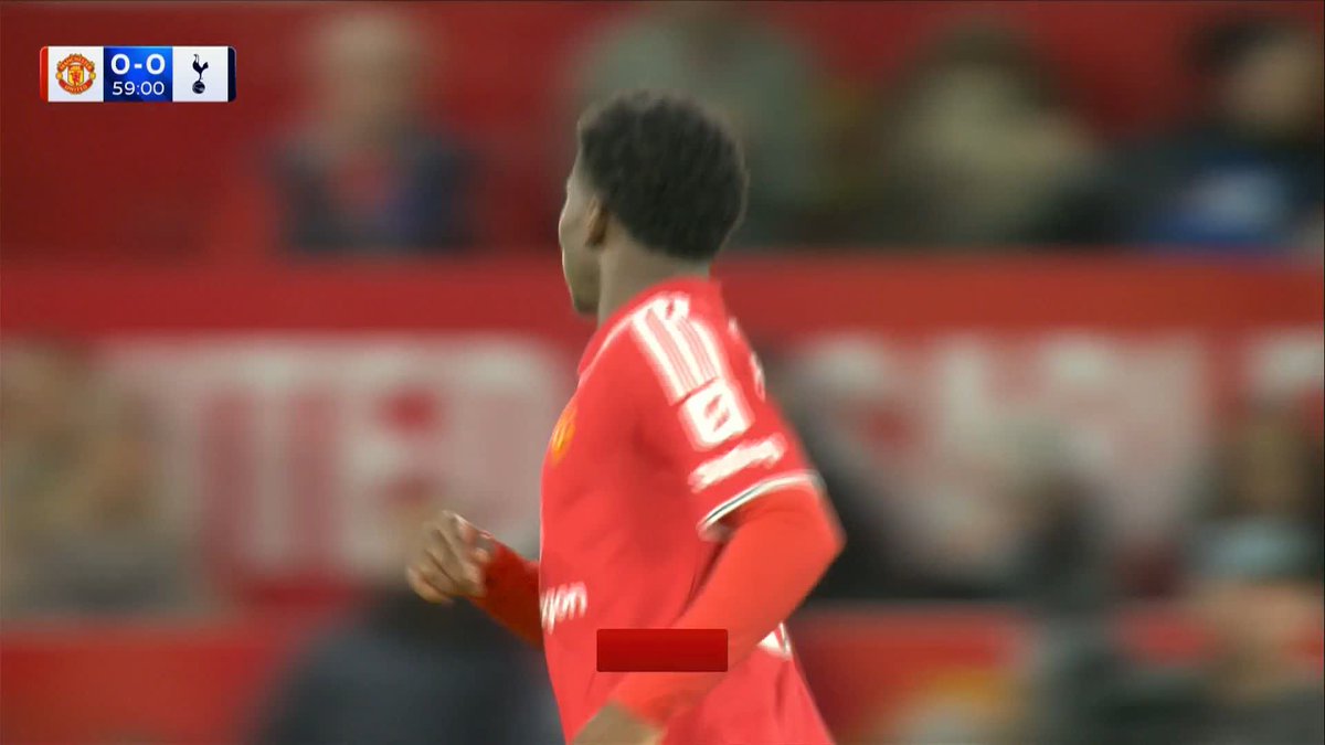 Carlos Baleba comes on to make his Manchester United debut 🔴✨