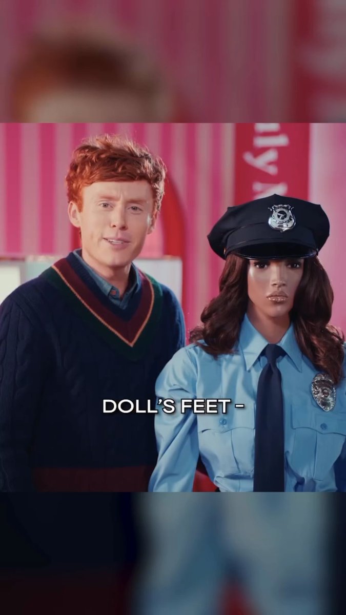 This American Girl XL sketch is honestly one of the most unhinged and brilliant mock commercials SNL has done. Grown adults proudly presenting life-sized, uncanny dolls modeled after historical figures like Rosie the Riveter and Amelia Earhart is peak comedy.