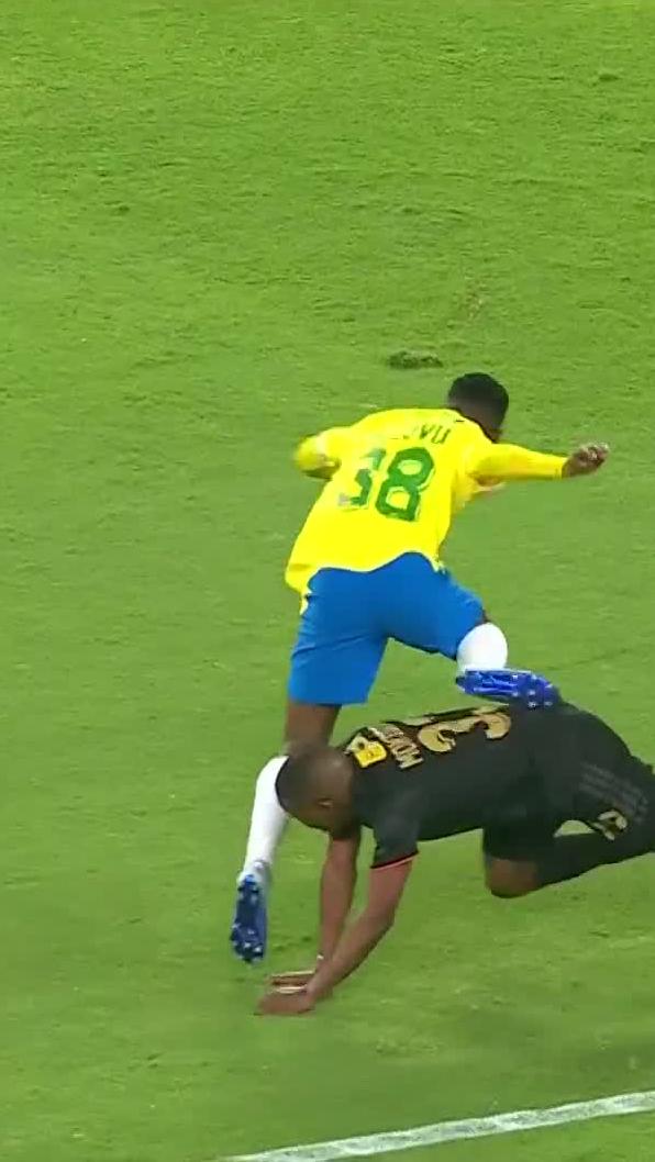 Sundowns win a late penalty to seal the #MTN8 👀 📺 Stream #MTN8Final on DStv: