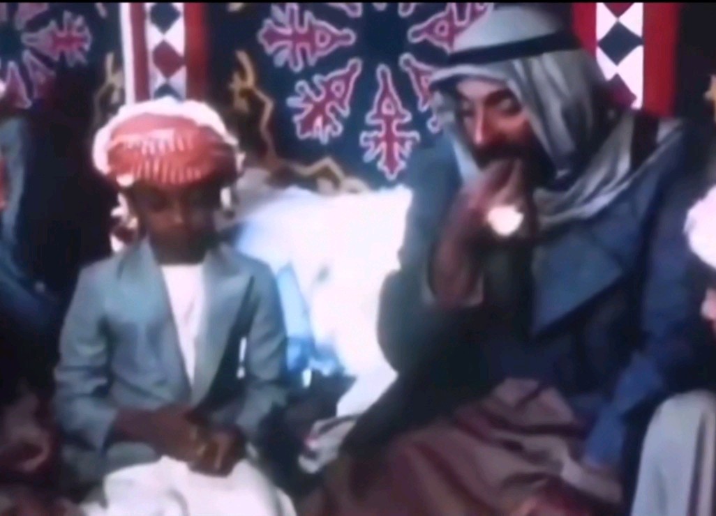 Sheikh Zayed bin Nahyan with his sons on a hunting trip to Pakistan. 📍Rahim Yar Khan — 1979 🇵🇰🇦🇪