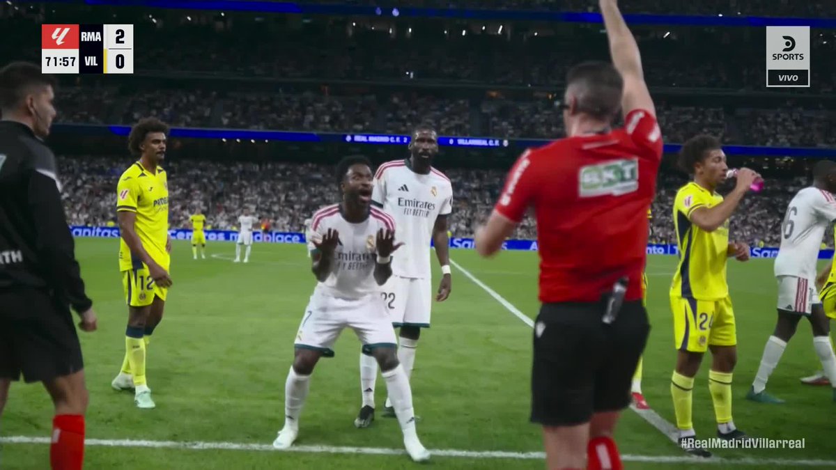 ¡¡¡INSÓLITA SECUENCIA DE VINÍCIUS: DEL GOL A LA EXPULSIÓN!!! El brasileño marcó el segundo de Real Madrid sobre Villarreal, pero, tras la revisión en el VAR, el árbitro le mostró la ROJA por TIRARLE DEL PELO a Nathan Saliba. #LaLigaEnDSPORTS #RealMadridVillarreal