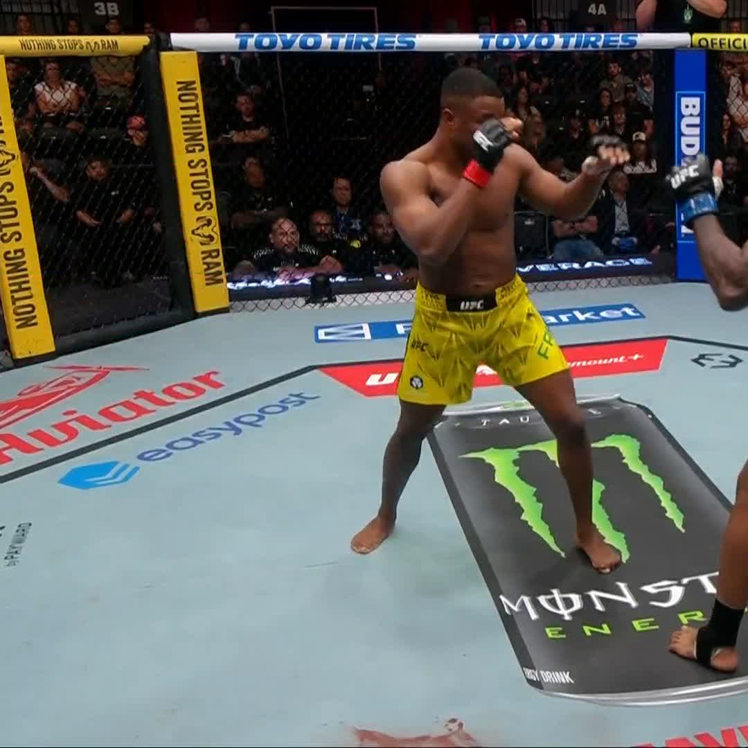 "Don't be silly ! Jump the gilly !" #UFCVegas122