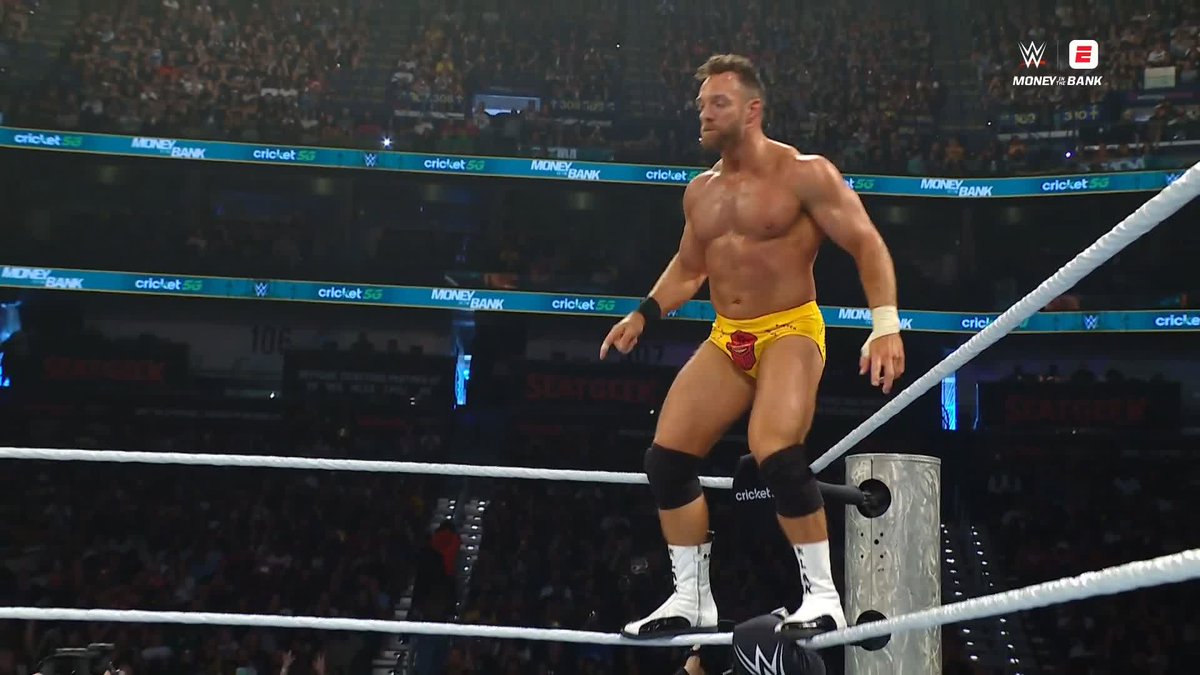 Roman Reigns in DISBELIEF after this kick-out! 😯 Roman Reigns