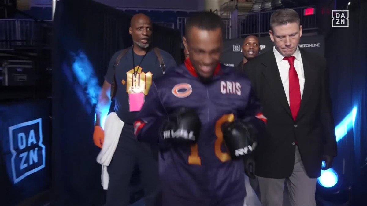 Cristian Williams repping the Caleb Williams jersey in his hometown of Chicago 😮‍💨🐻 #SchofieldBahdi Live NOW on DAZN ▪️