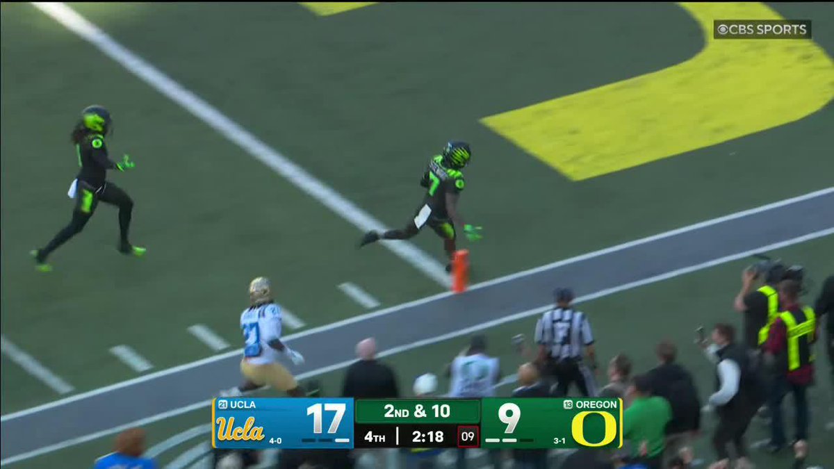 What a play by E-Stew. UCLA 17, Oregon 15. 2:16 remaining. #GoDucks