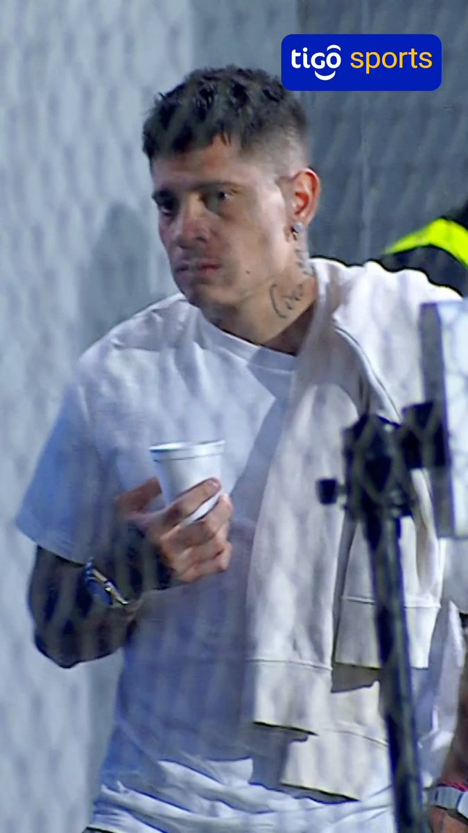 A pesar de estar separado del plantel principal, Juan Manuel Iturbe, acompañó a sus compañeros del Ciclón 🔵🔴