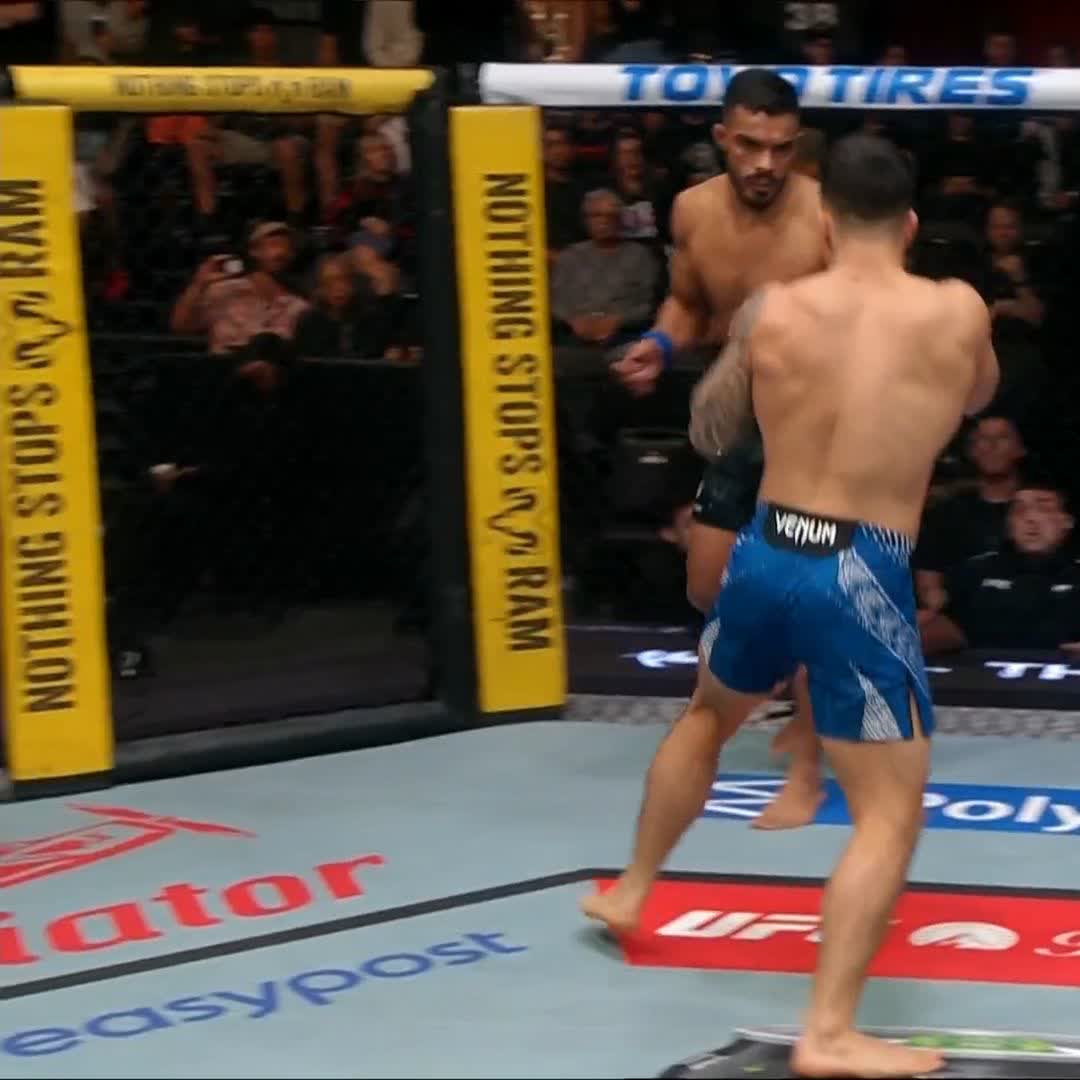 GRÍTALO ARGENTINA 🇦🇷 🇦🇷 Francisco Prado noquea en el primer round para regresar al camino de la victoria 🚨 #UFCVegas122 | Ver en vivo por Paramount+ Deportes