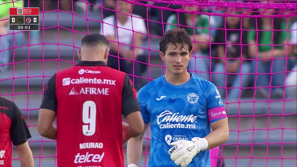Imagínate pagar 175 pesos de FOX One para escuchar a uno de los peores narradores de la historia JAJAJAJAJA Escucha nomás lo culero que grita los goles 🤢