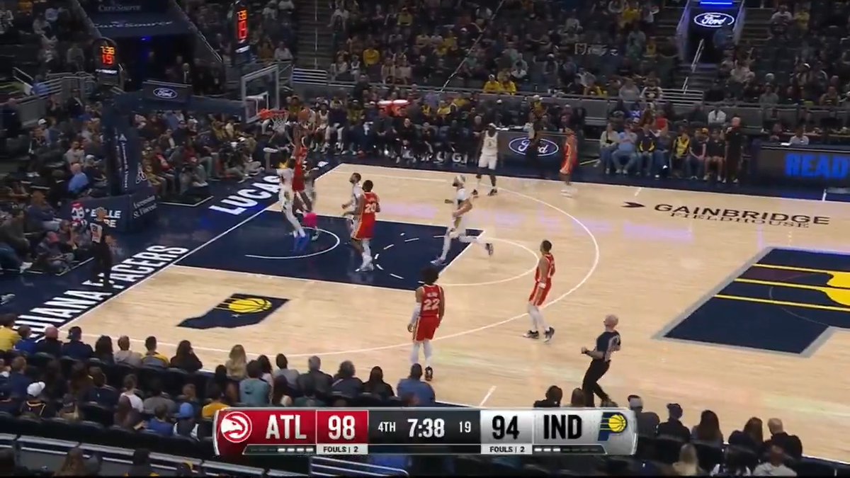 Give &amp; go for another Ace dunk 💥