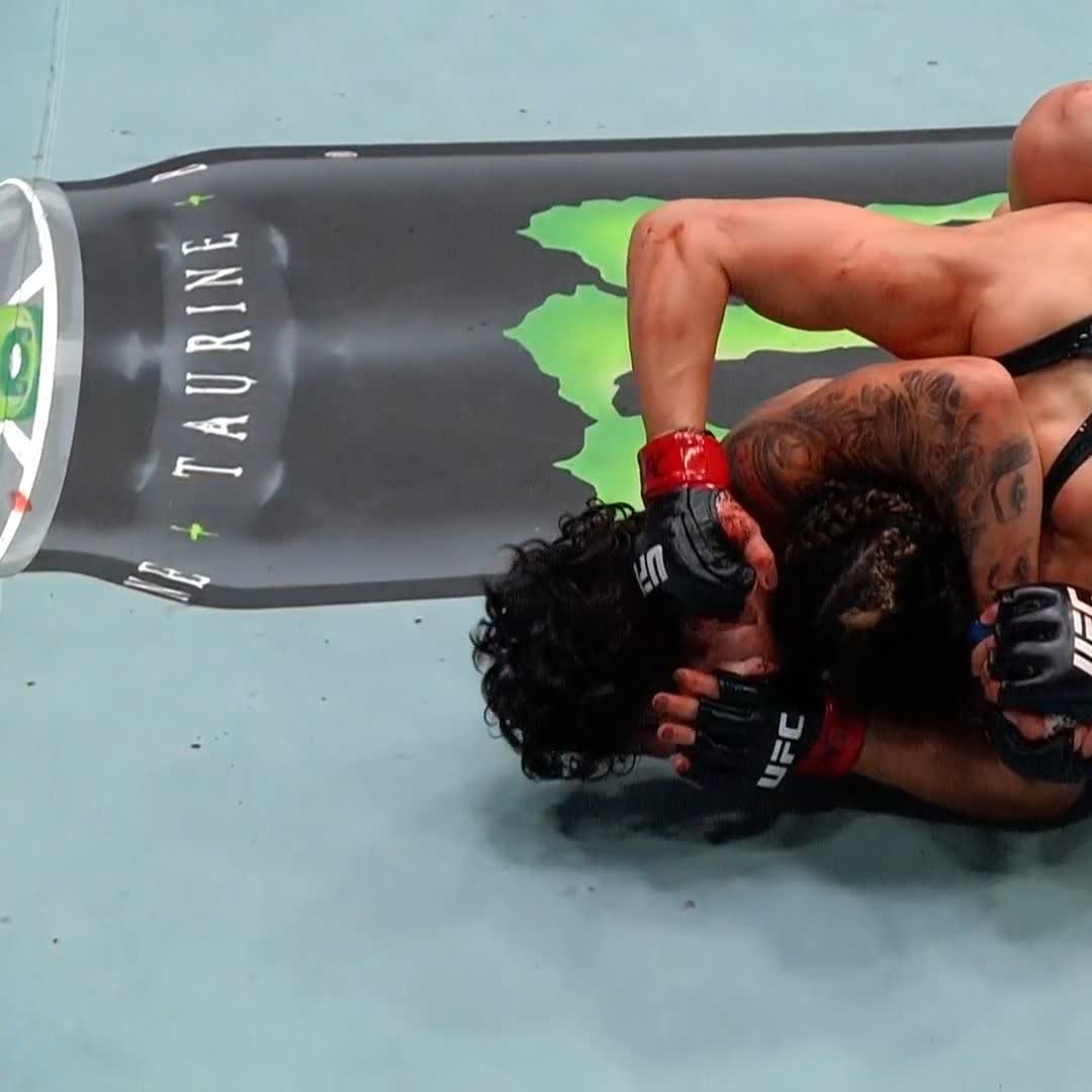 Así lo celebra 🇲🇽 loopy Godinez La primera vez que los papás de Loopy Godinez 🇲🇽 la ven en vivo 💢 #UFCVegas122 | Ver en vivo por Paramount+ Deportes