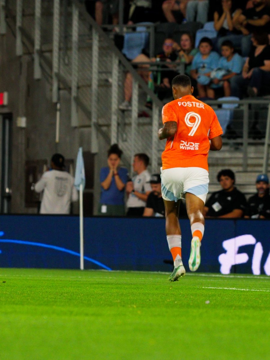 First start. First goal. First celly in orange. 😤