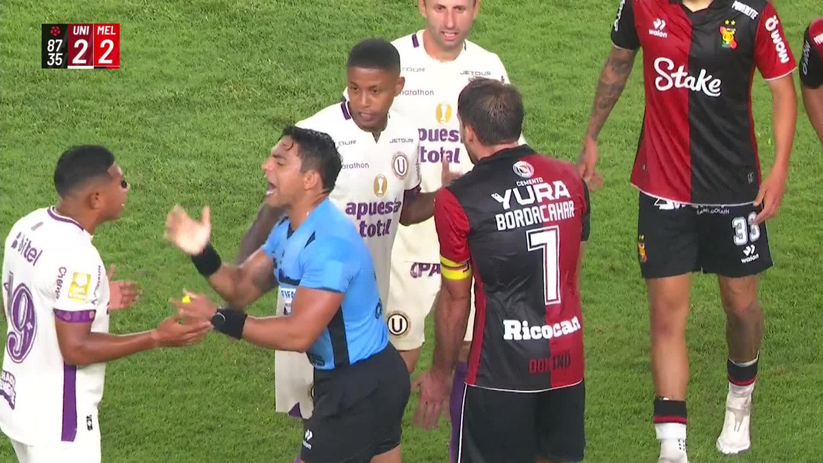 🎙️ Rudy Hardy Estremadoyro Mejía : "El comando técnico de Melgar está pidiendo una falta previa en el segundo gol de Valera". #Universitario 2-2 #Melgar 📺 Conoce cómo ver L1MAX en vivo 👉 #L1MAX #TorneoClausuraXL1MAX