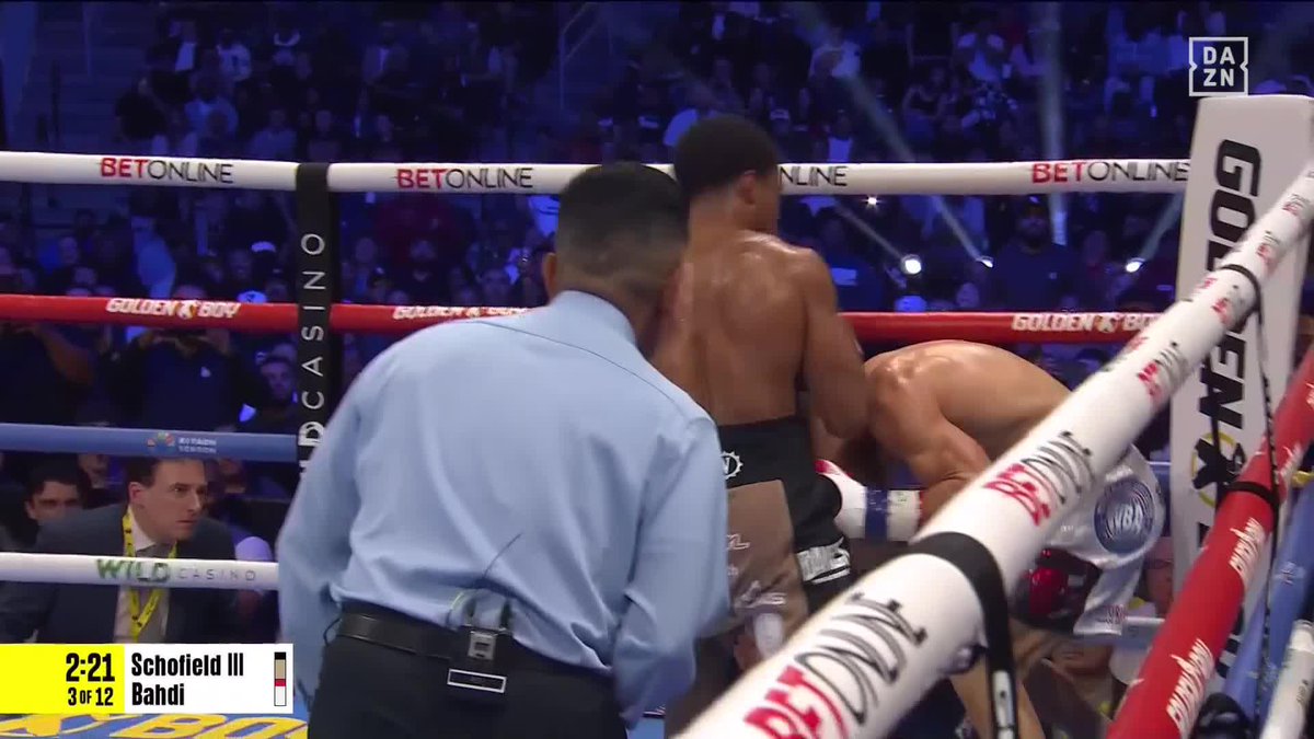 FLOYD SCHOFIELD LANDS A BIG SHOT IN ROUND 3! #SchofieldBahdi | Live NOW on DAZN▪️