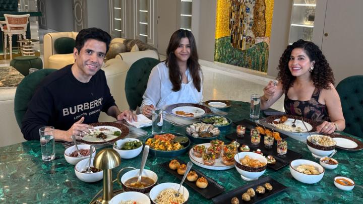 Oh to sip and spill tea with the Kapoor siblings 👀☕ Watch Sunday Brunch With Kamiya Jani, new episodes every Sunday at 12 PM, on Netflix!