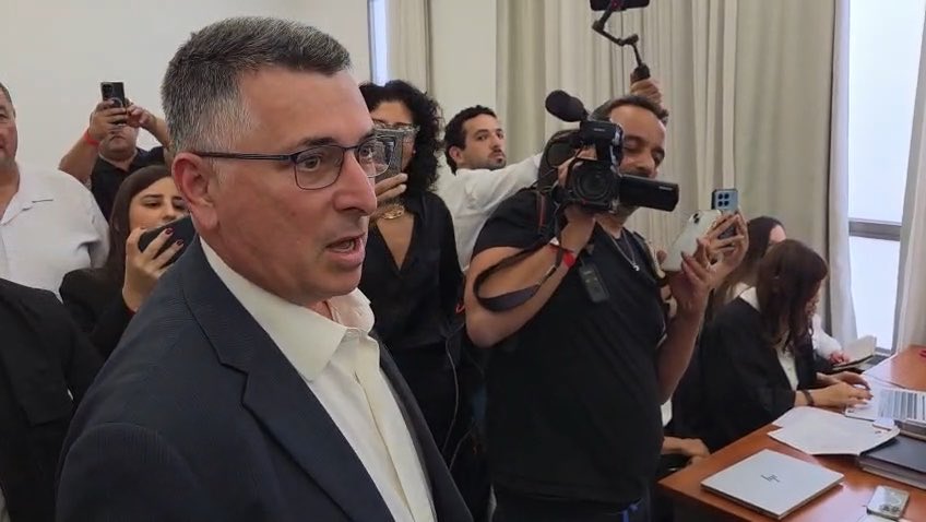 לראשונה במשפט נתניהו: גדעון סער התייצב כתומך בנתניהו aviad glickman