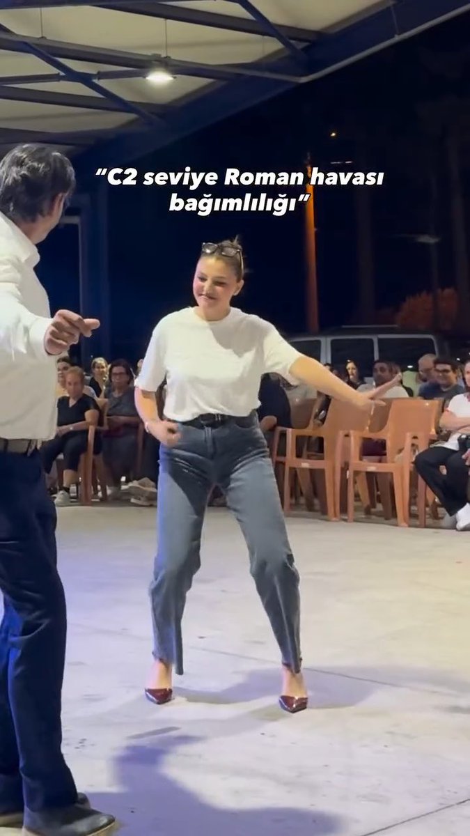 İzmirli genç kız gelen eleştirilerden sonra düğünlerde pantolon giymeye başladı