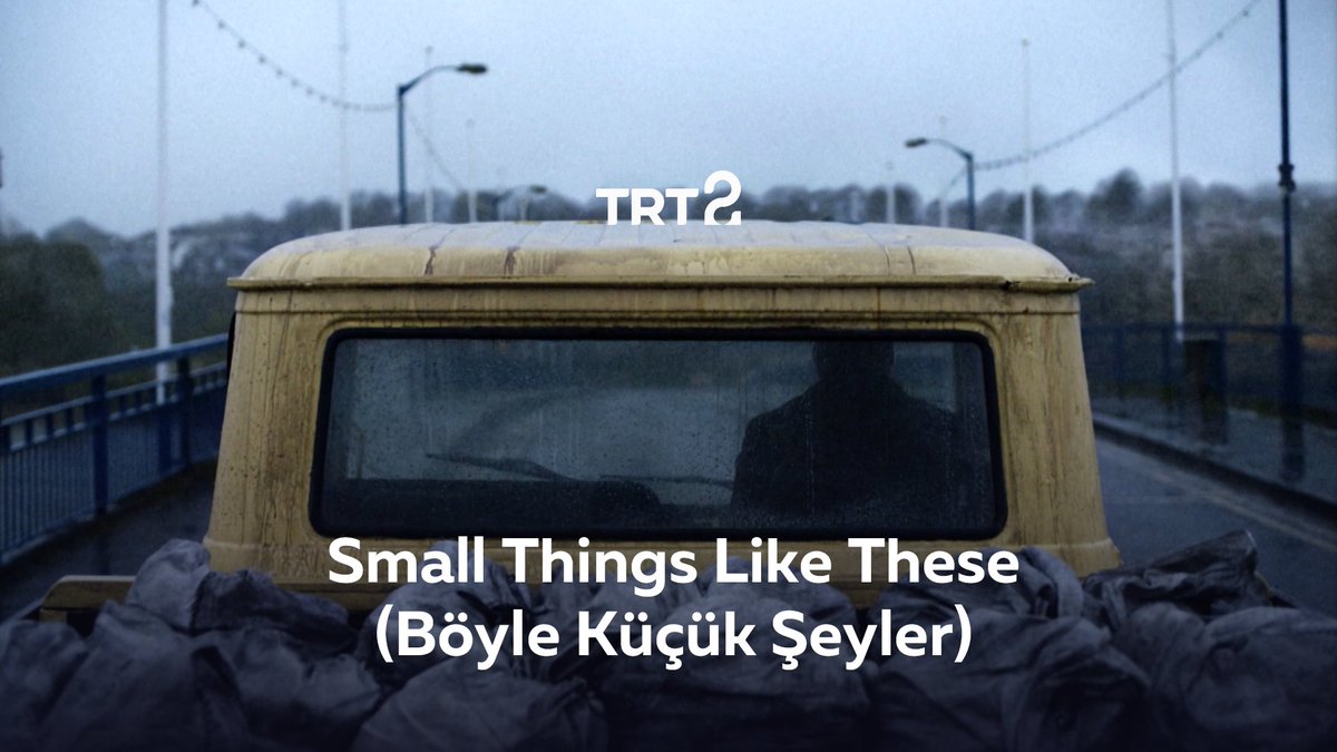 1985, İrlanda. Bir kömür tüccarı, herkesin bildiği ama kimsenin konuşmadığı bir sırla karşılaşır. Başrolde Cillian Murphy. 🕯️ "Small Things Like These" (Böyle Küçük Şeyler) bu akşam 21.30'da TV'de ilk kez TRT 2'de.