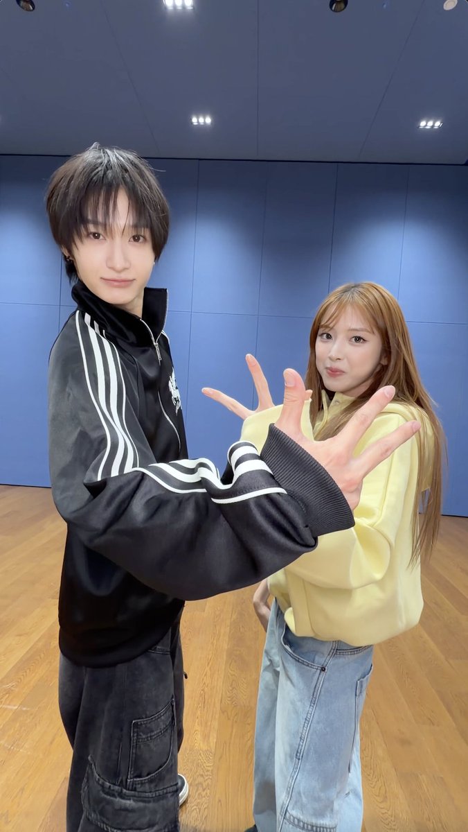I'm movin’ through with #지우 선배님 🤍 #KickFlip #킥플립 #NMIXX #엔믹스 #KICKOFFTHEWALL_Pt1 #KickOffTheWall NMIXX
