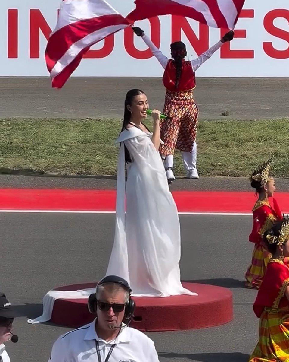 AGNEZ MO looks stunning performing at the opening of MotoGP Mandalika ✨