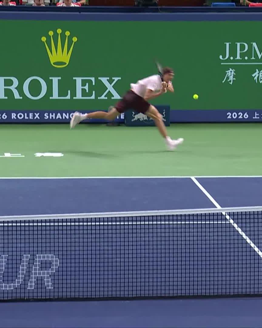 Sascha on the stretch 🥵 Alexander Zverev #RolexShanghaiMasters
