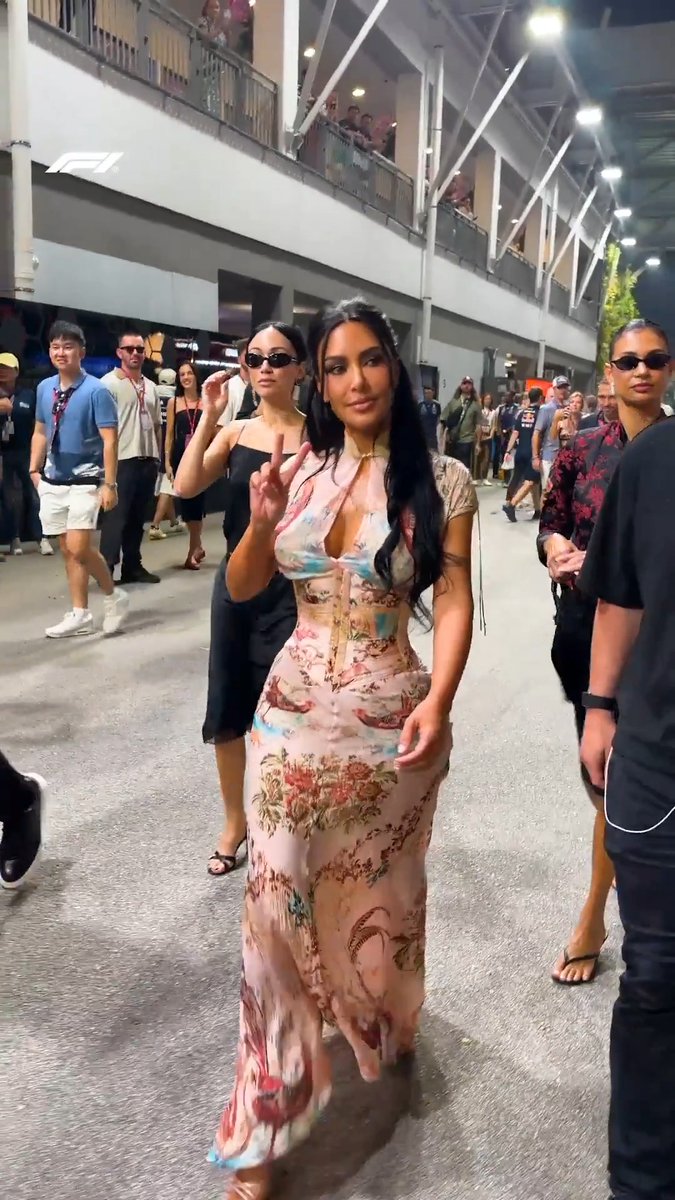 Kim's ready for race day 🤩 #F1 #SingaporeGP