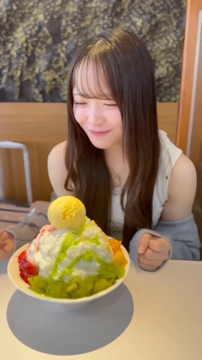 無事に帰りました.ᐟ.ᐟ 駆けつけてくれた皆さん ありがとうございました🎀 応援電波も沢山ありがとう⸌̟͂̋⸍̑⸜̑⸝͂ 全力で頑張ってとても楽しい時間が過ごせましたっ! 空き時間や楽屋時間とかご飯時間 YouTube撮ったけん更新楽しみしとってね🌙 オフショ↓🐻❄️