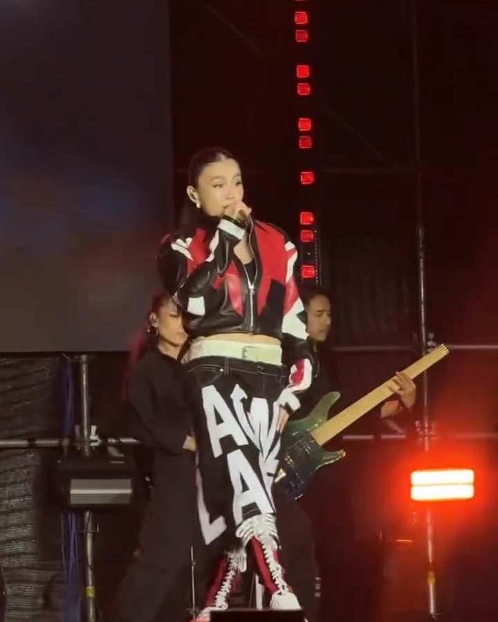 AGNEZ MO performing ‘Coke Bottle’ tonight. 📹 IG: wahyupurnomoajiii