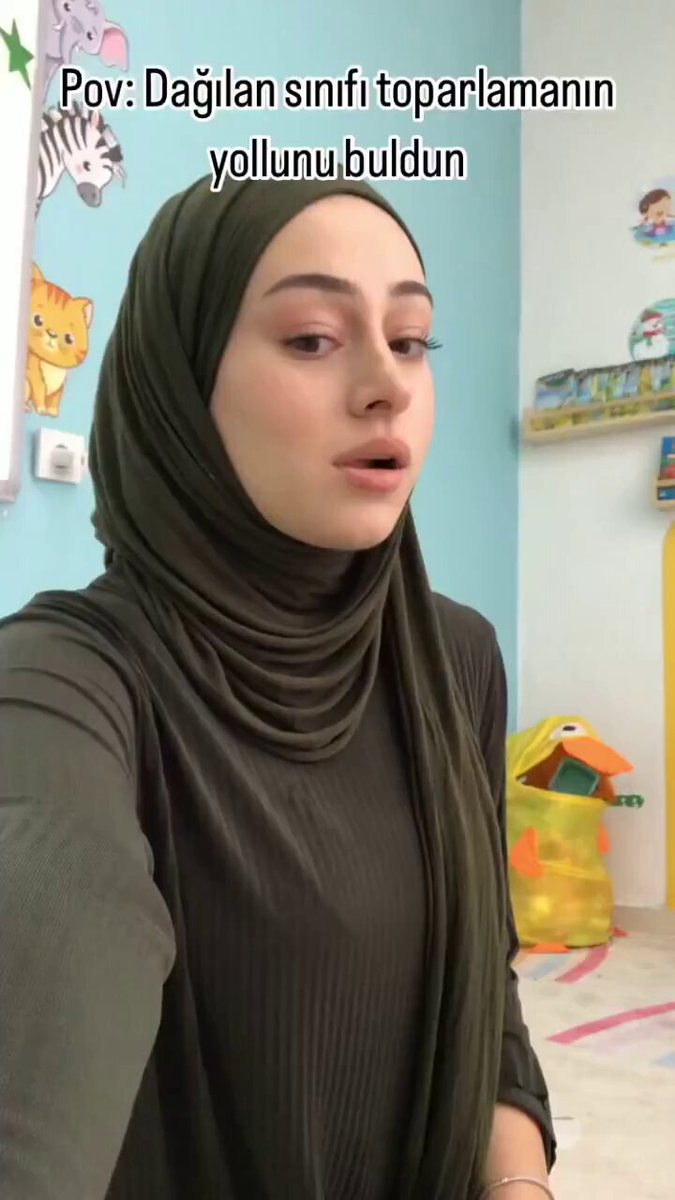 Millet gtünü başını açıp gezerken , kolu gözüktü diye kolunu kapatan kız , edep sen ne güzel şeysin.