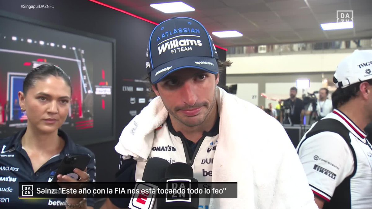 💥 Carlos Sainz: "No sé qué le pasa a la FIA con Williams y conmigo" "Nos está tocando todo lo feo: hacer la SQ1 sin potencia, que ayer me estorbasen y no sancionen (a Hulkenberg), cuando a mí me pusieron 3 posiciones sin pensárselo". "Y los 5 puestos de la bandera amarilla de Bakú, cuando sí que levanté. Está claro que nos ha mirado mal, pero es lo que hay". "No nos está quitando puntos por el rendimiento del coche, pero espero que en 2027 no sea así". #F1 #SingaporeGP 🇸🇬
