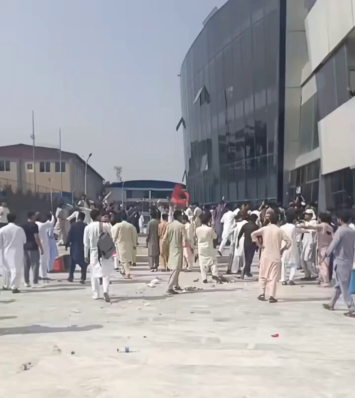 گورنرہاوس کی صورتِ حال #نکلو_پشاور_کی_طرف