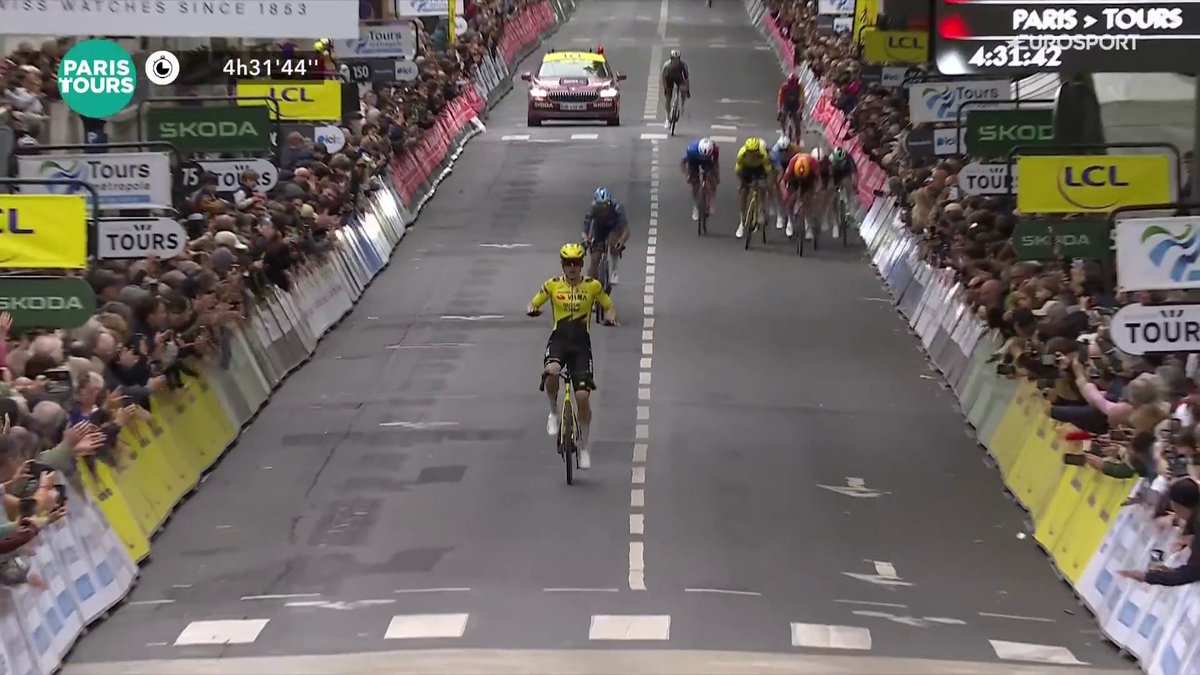 PER STRAND 𝐄𝐋 𝐁𝐈𝐂𝐇𝐎 HAGENES 🔥 🥵 Pidiendo calma al momento de entrar a meta, el noruego se lleva la victoria de manera sobrada con Stuyven y Laporte completando el podio final #ParisTours #LaCasadelCiclismo
