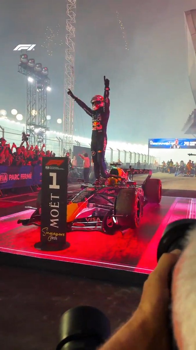 Max completes a dominant weekend 🙌 #F1 #SingaporeGP