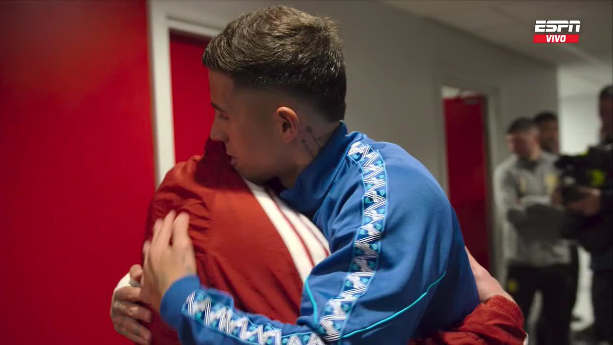 Uff, este abrazo entre Mac Allister y Enzo. 😮‍💨🇦🇷