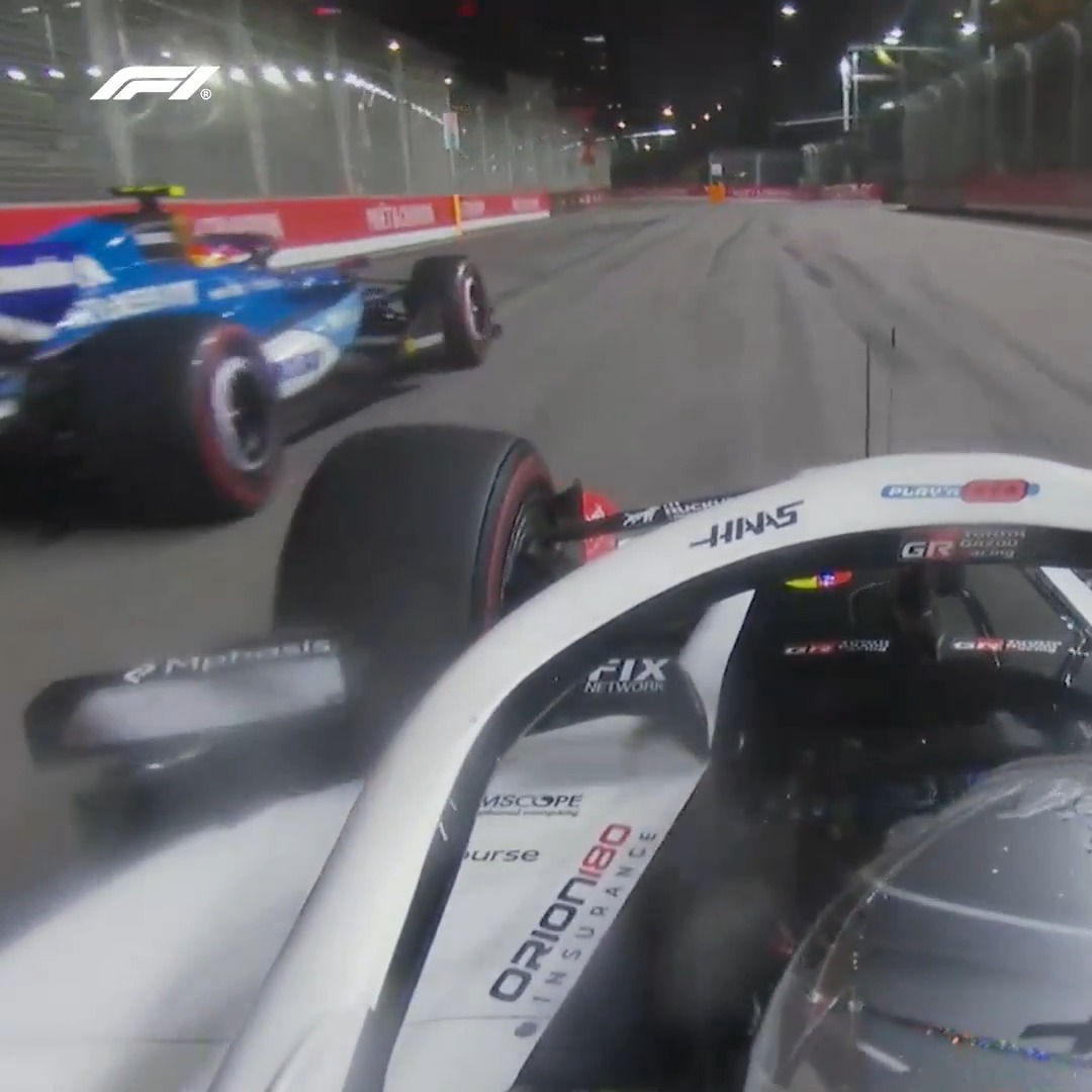 Bold from Ollie 💪 Bearman brakes late and sweeps past Sainz 👏 #F1 #SingaporeGP