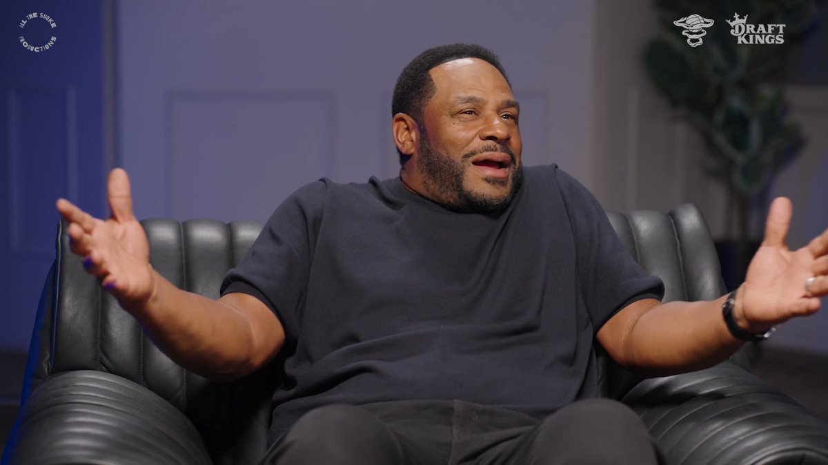 Jerome Bettis was partying with Prince & Magic Johnson in L.A.… then Mom called him back to Detroit to take out the trash 😭 “I’m 21. I got a pocket full of money and I’m in L.A. and I was the Rookie of the Year.” “Mom and Dad laid down the rules of the house… I’m like, ‘I BOUGHT the house. What are we talking about?’” “Had I stayed out in L.A., it would have swallowed me up.”
