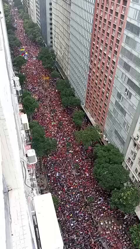 o barulho da esquerda é lindo demais! é um prazer imenso estar desse lado ⭐️ #lulanapaulista