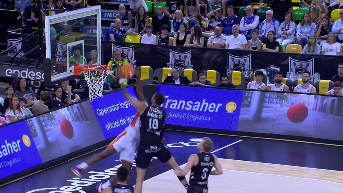 ¡QUÉ TAPONAZO DE LUKE PETRASEK PARA CERRAR EL PARTIDO! 😱 BRRRRRRRRRRR 🤯😤 📺 DAZN España | #LigaEndesa | Surne Bilbao 😎