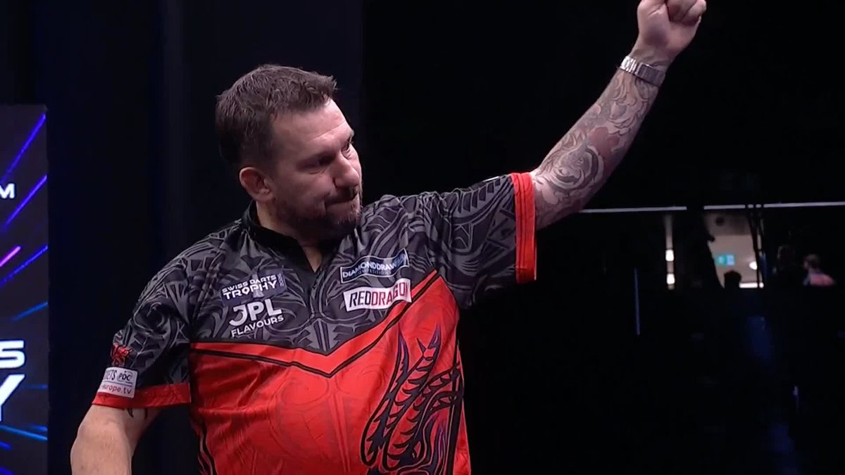 CLAYTON MARCHES INTO FINAL! Jonny Clayton averages 105 to defeat Gian van Veen 7-4 and reach the Swiss Darts Trophy final! He's one game away from qualifying for the Grand Slam 👀 📺 #ET14