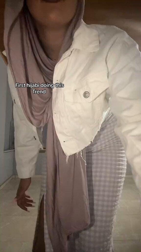 Türbanlı kızın tiktok dansı
