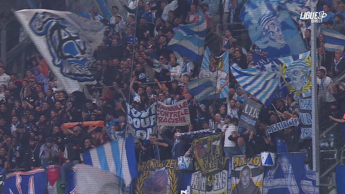 Les supporters Marseillais exultent avec les joueurs L’ Olympique de Marseille sort enfin de la zone rouge 😰 #ESTACOM