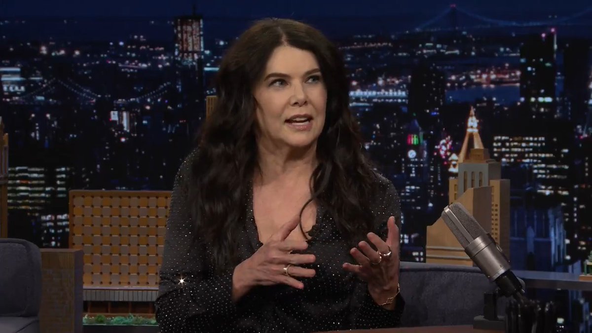.Lauren Graham’s niece doesn’t know why people keep saying hi to her aunt 🤣 #FallonFlashback