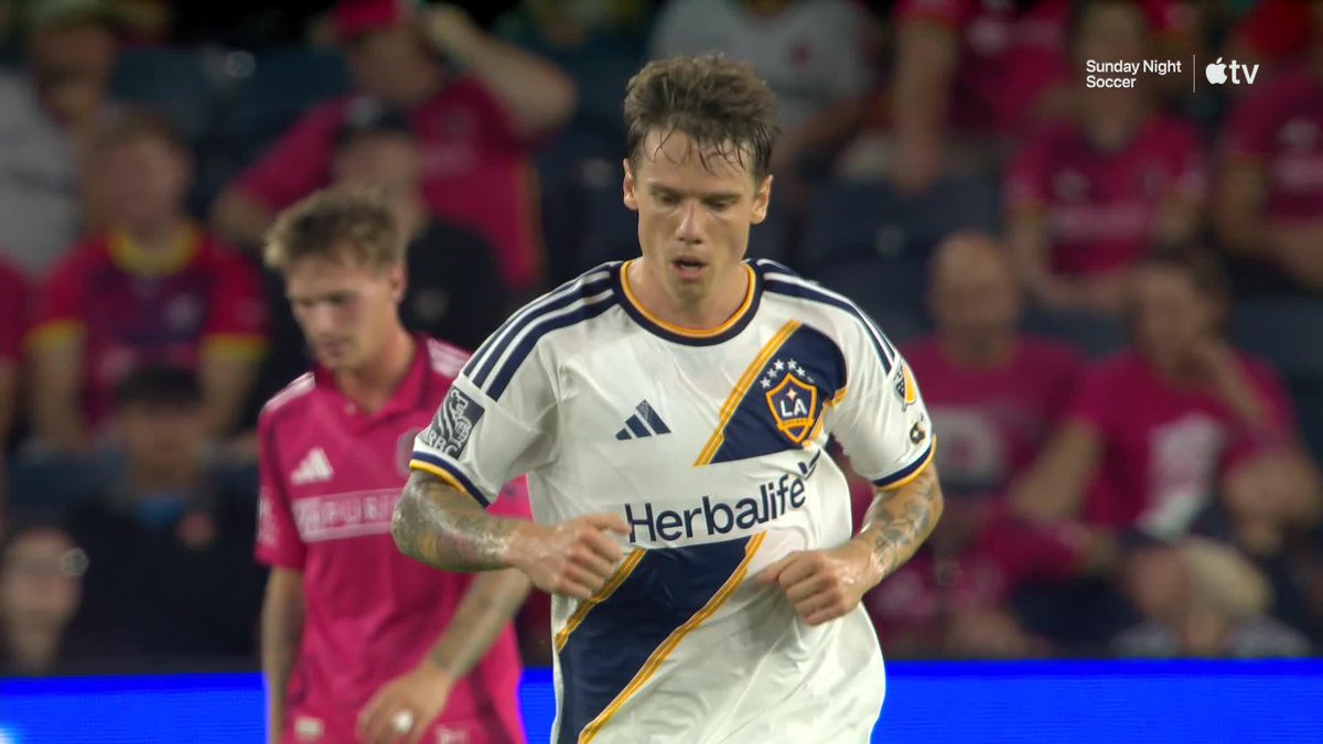 Robert Taylor with a rocket for the LA Galaxy goal 🚀
