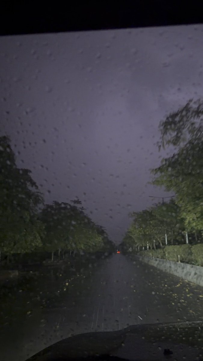 It’s absolutely bucketing down in Noida! 5:26 am.