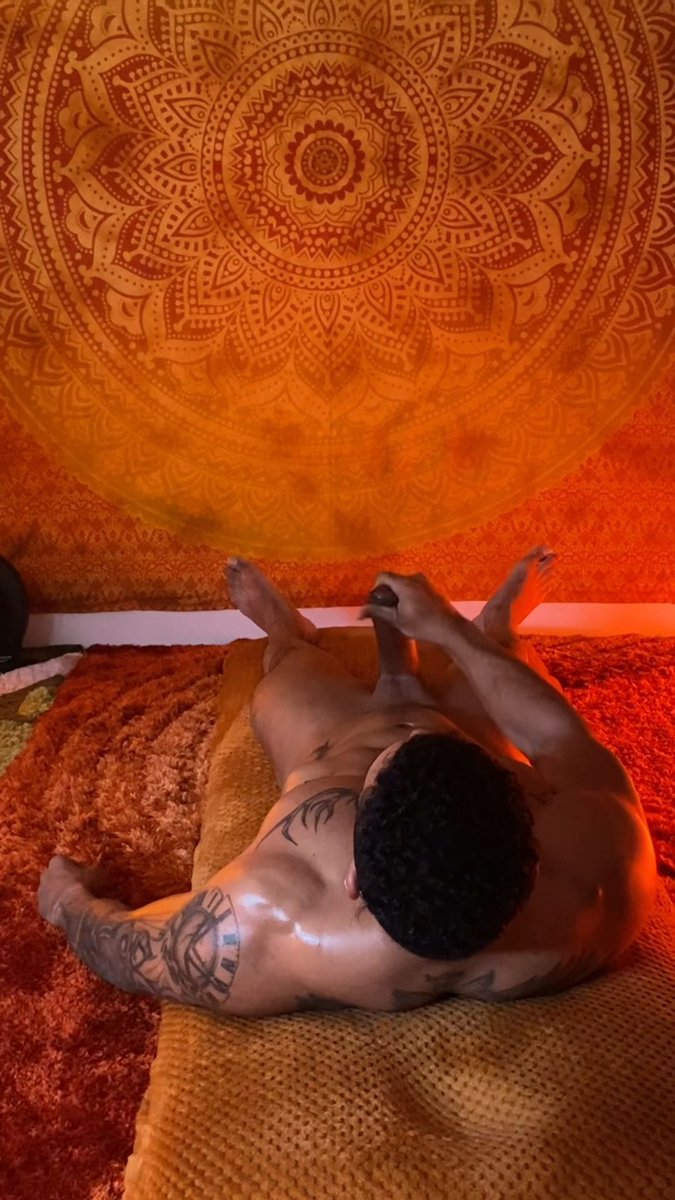 Con este delicioso macho tatuado y súper VERGÓN #onlyfans #onlyfansbabe #onlyfanspromo #onlyfanspromotion #gay #porno
