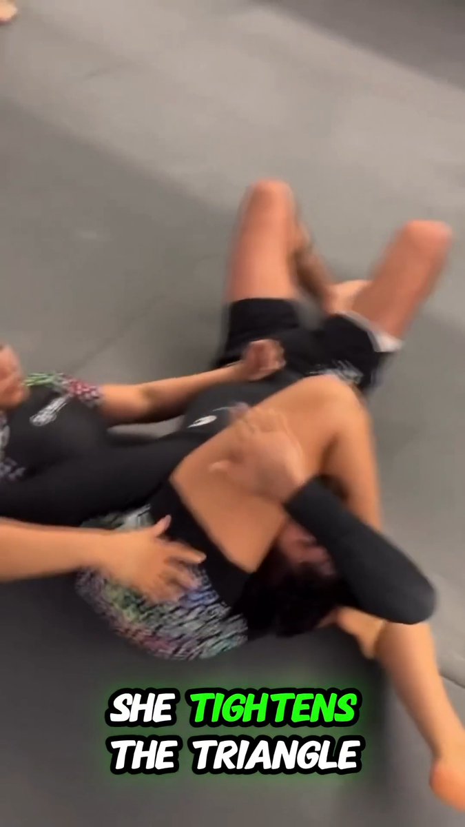 Reverse Triangle Choke #bjj #jiujitsu #grappling #CombatGirls